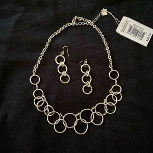 Silver tone circle necklace